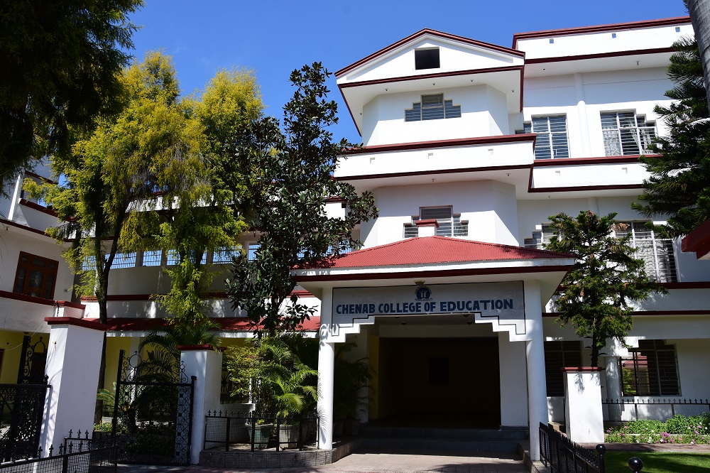 FRONT VIEW OF COLLEGE
